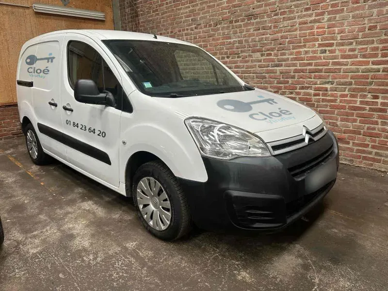 Camionnette d'intervention de Cloé, serrurière à Viroflay (78220)